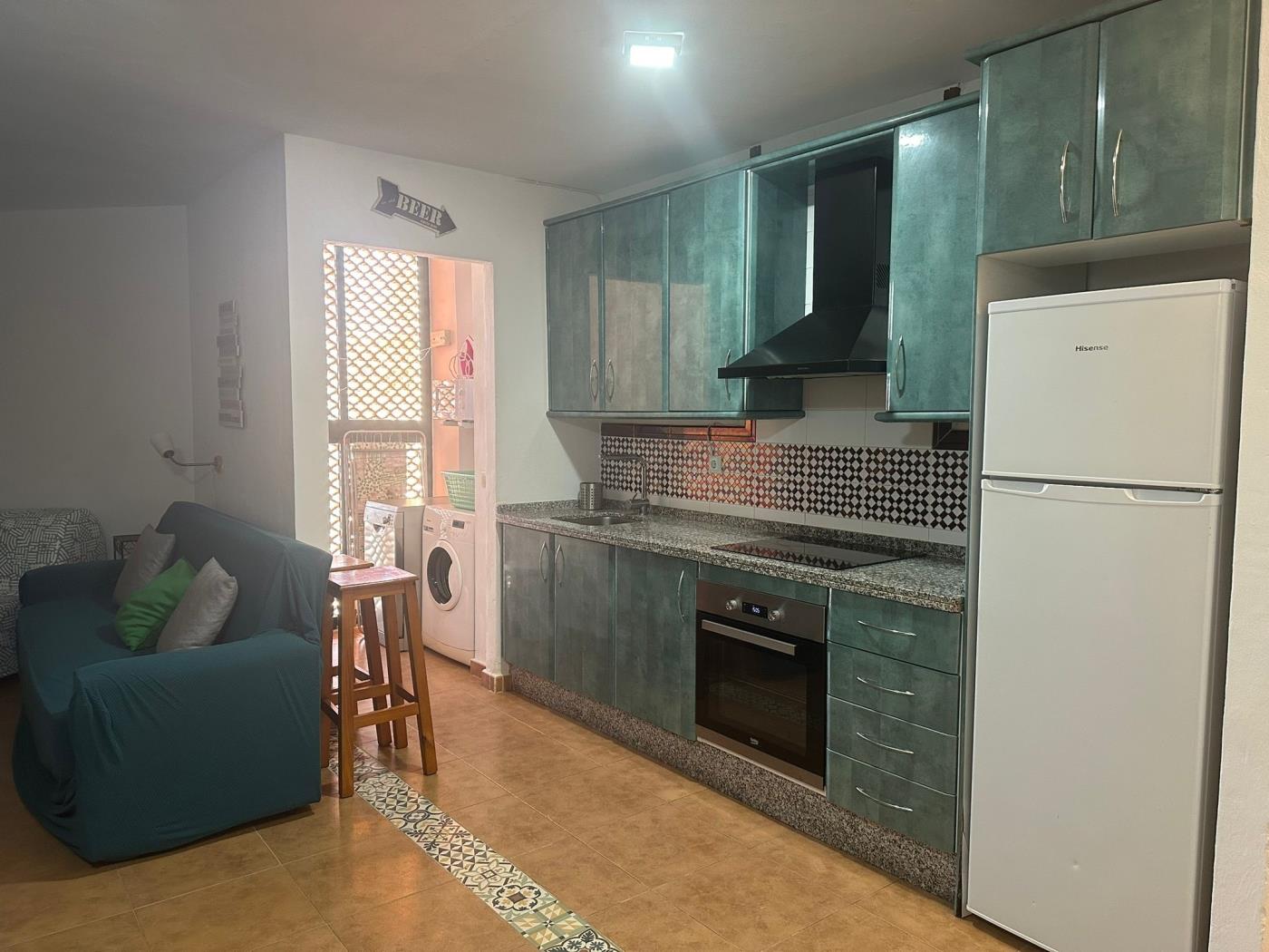 image Apartamento de 2 dormitorios, 1 baño en Urb atlanterra playa. 3