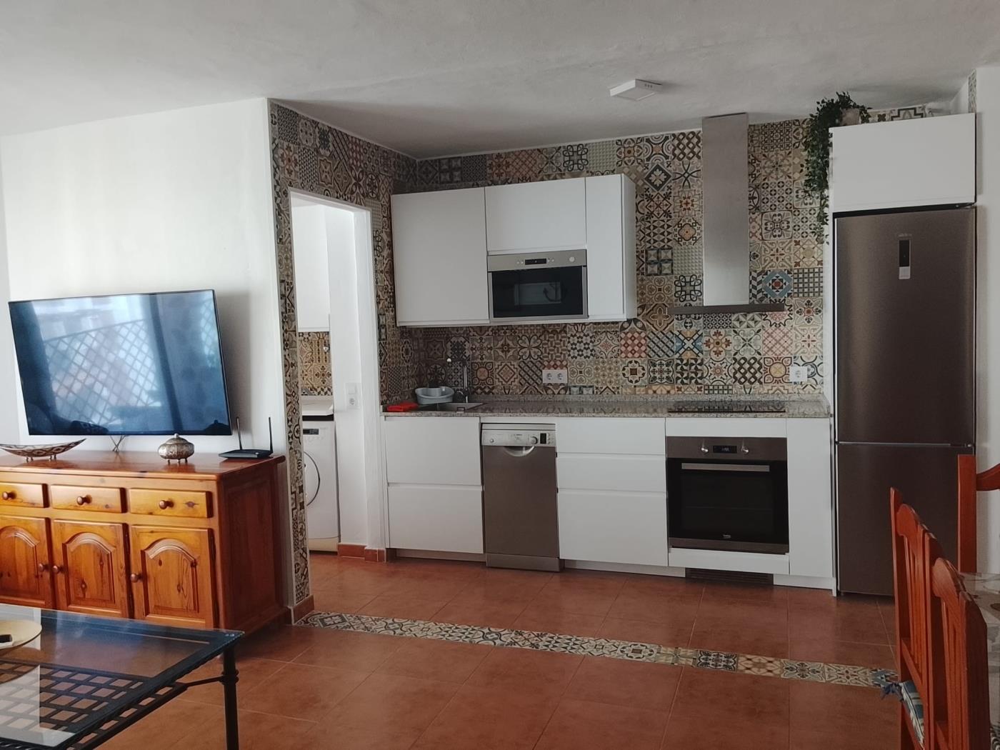 image 2 bedroom, 1 bathroom apartment in Urb Atlanterra Playa. 4