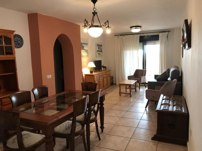 Amplio apartamento de 2 dorm + 2 wc en Jardines de Zahara