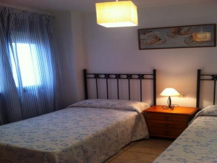 image Amplio apartamento de 2 dorm + 2 wc en Jardines de Zahara 6