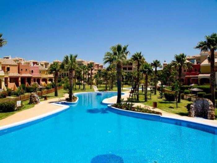 image Amplio apartamento de 2 dorm + 2 wc en Jardines de Zahara 9