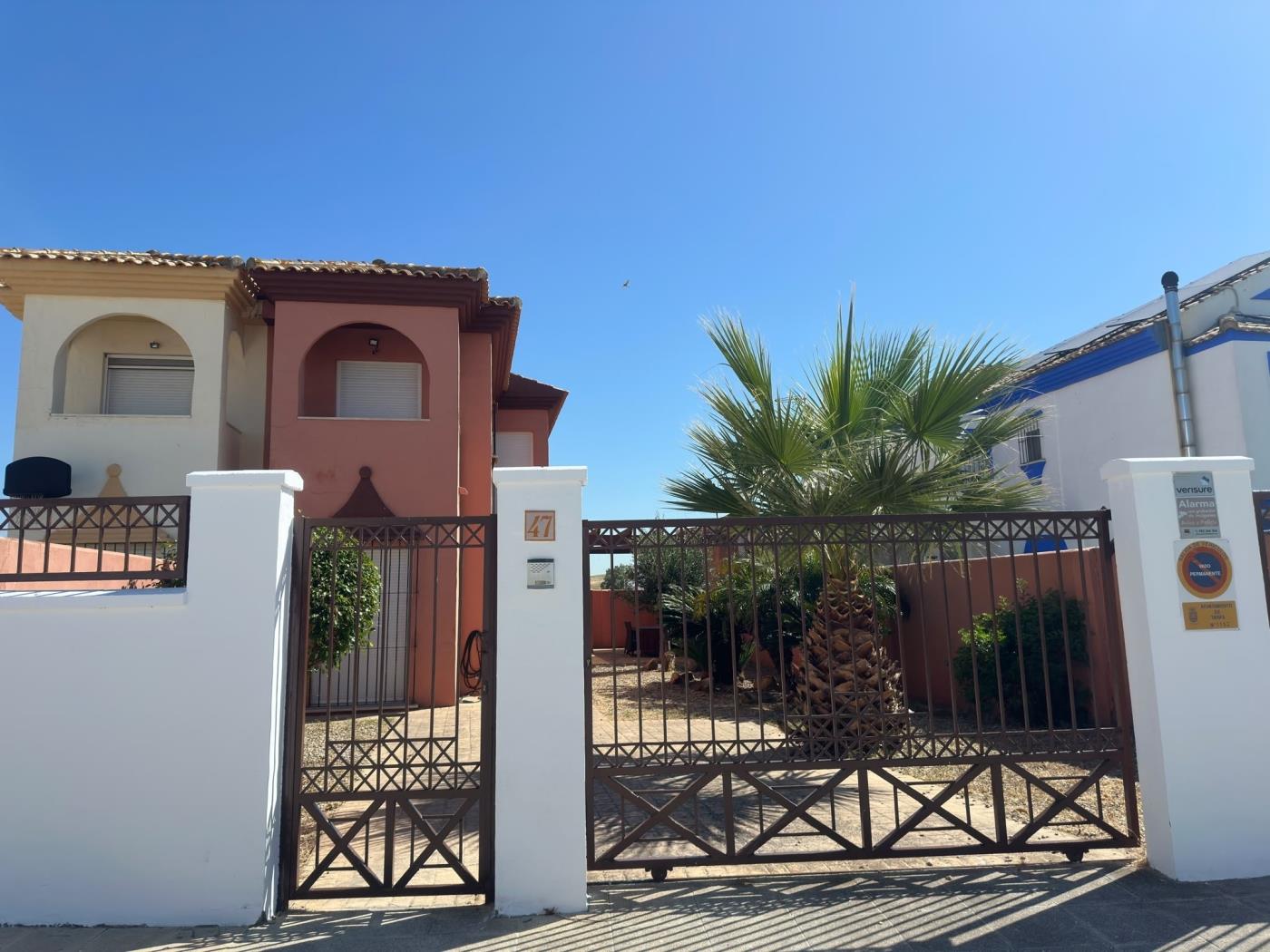 image Adosado en Zahara de los Atunes-Urb. La Tahona 1