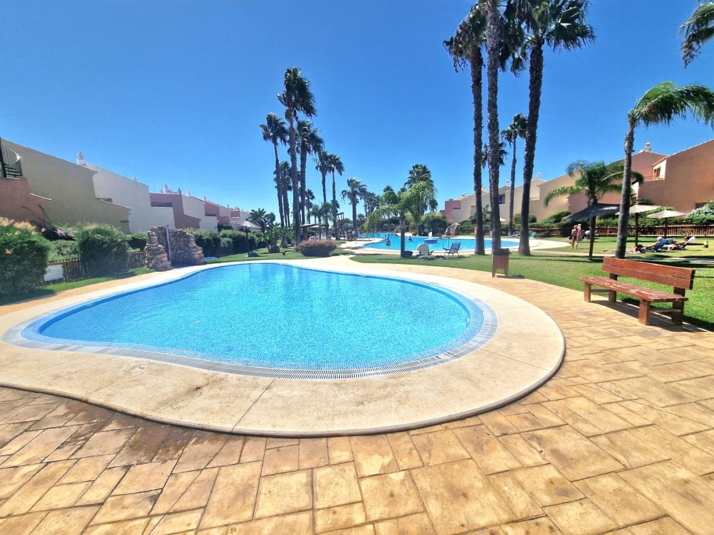 image Adosado frontal al mar de 4 dorm. Urb.Jardines de Zahara 8