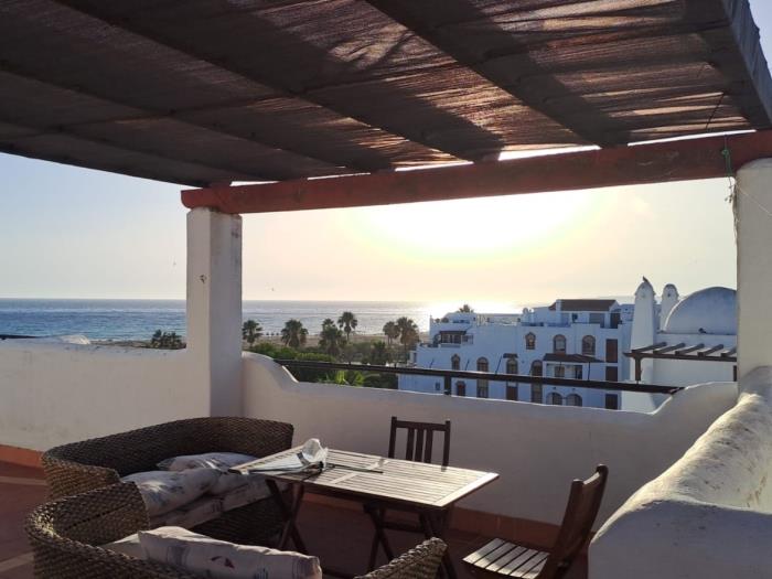 Ático de 3 dorm + 2 baños con fantásticas vista al mar-