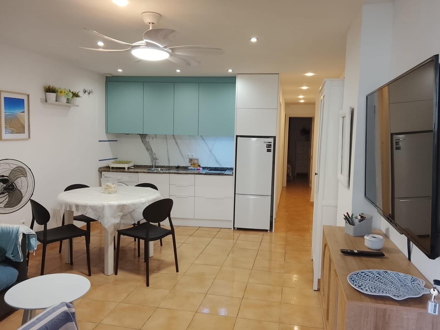 image Apartamento a 50 m. de la playa - 2 dorm + 1 baño ( 4 pax ) 2