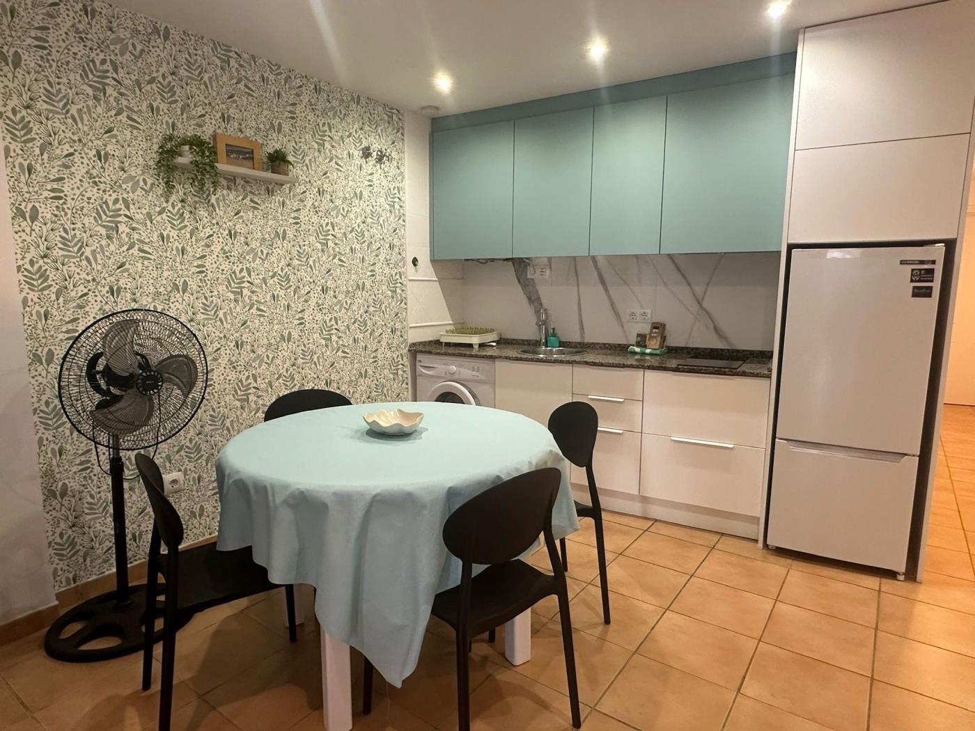 image Apartamento a 50 m. de la playa - 2 dorm + 1 baño ( 4 pax ) 2