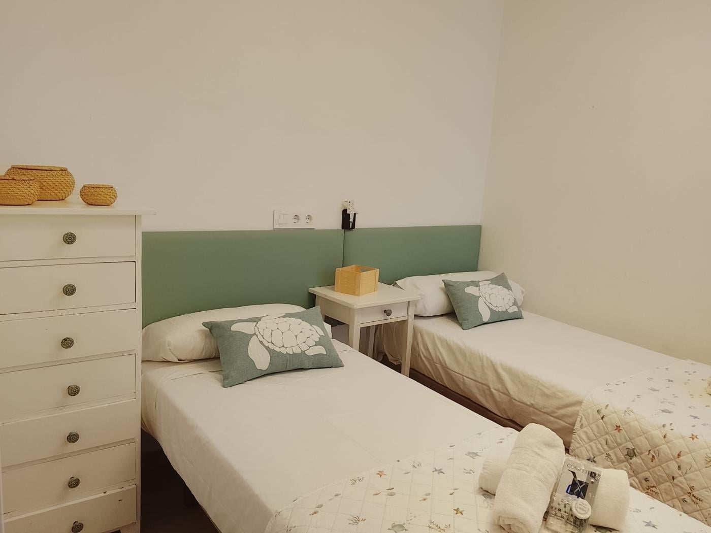 image Apartamento a 50 m. de la playa - 2 dorm + 1 baño ( 4 pax ) 8