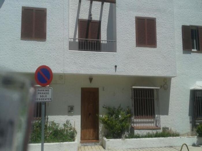 image Apartamento de 3 dorm +2 baños en el pueblo-100 m. playa 0