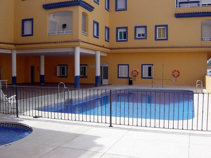 image Apartamento 2 dormitorios con piscina en el pueblo-4 Pax 8