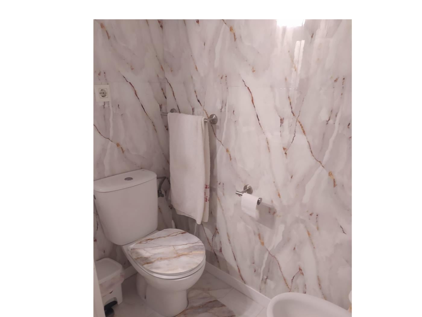 image Ático de 3 dorm + 2 baños en el pueblo-6 Pax- 15