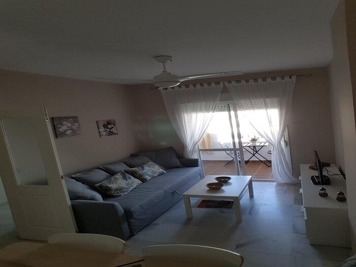 Apartamento en el pueblo con piscina y garaje