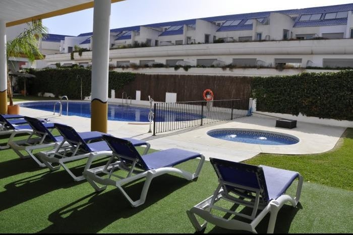 image Apartamento en el pueblo con piscina y garaje 13