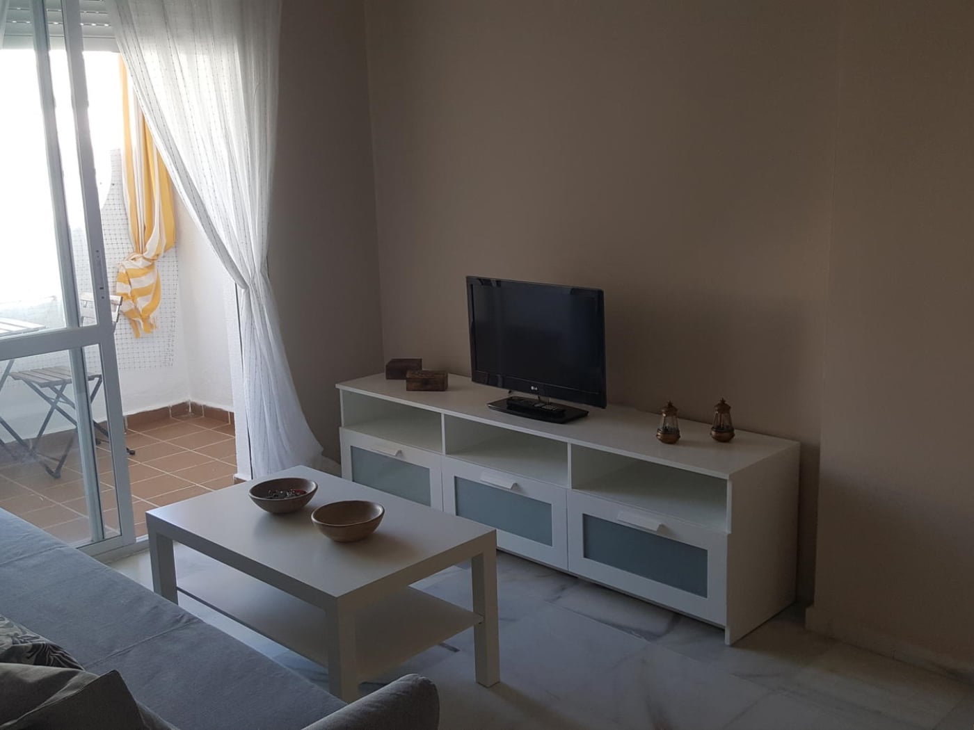 image Apartamento en el pueblo con piscina y garaje 2