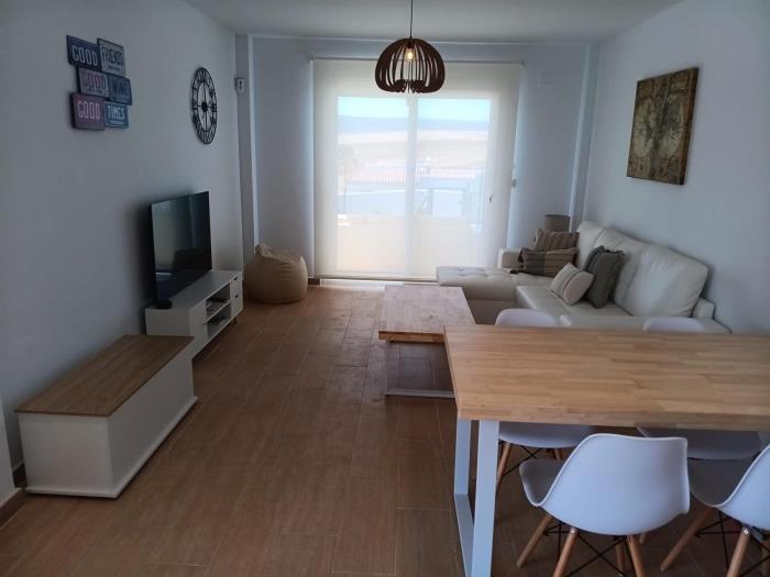 Estupenda unifamiliar de 3 dorm + 2 baños a estrenar- 6 pax