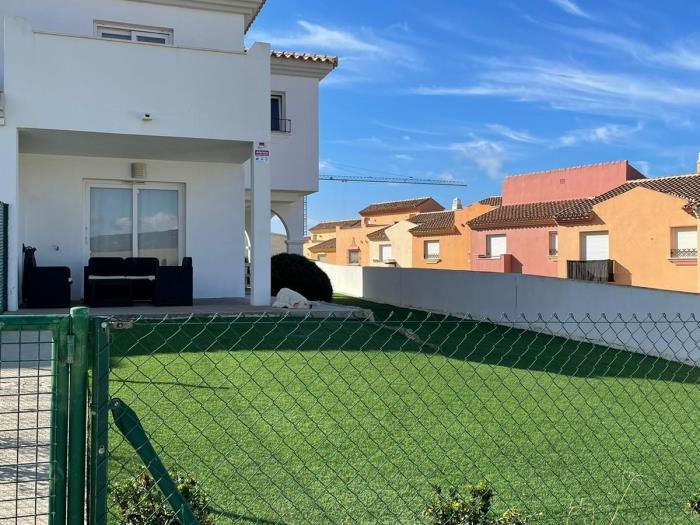 image Estupenda unifamiliar de 3 dorm + 2 baños a estrenar- 6 pax 15