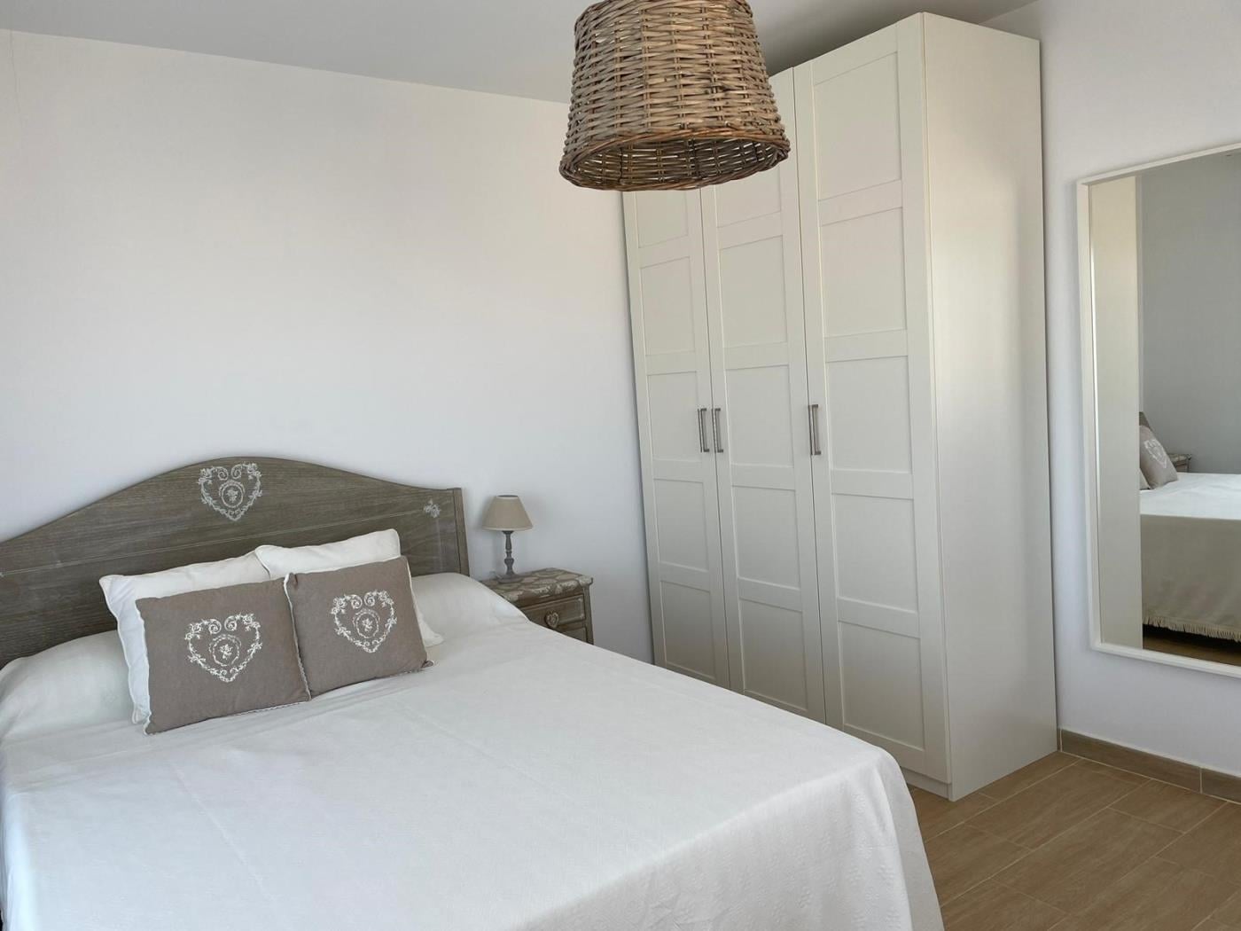 image Estupenda unifamiliar de 3 dorm + 2 baños a estrenar- 6 pax 3