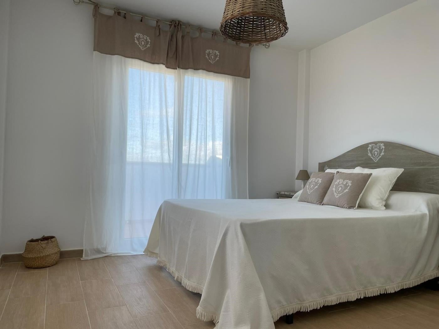 image Estupenda unifamiliar de 3 dorm + 2 baños a estrenar- 6 pax 4