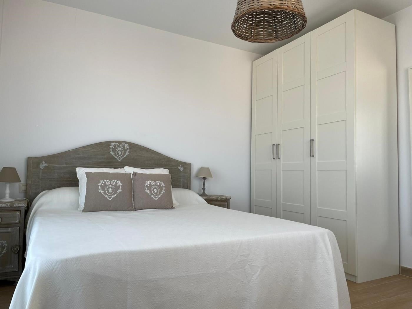 image Estupenda unifamiliar de 3 dorm + 2 baños a estrenar- 6 pax 5