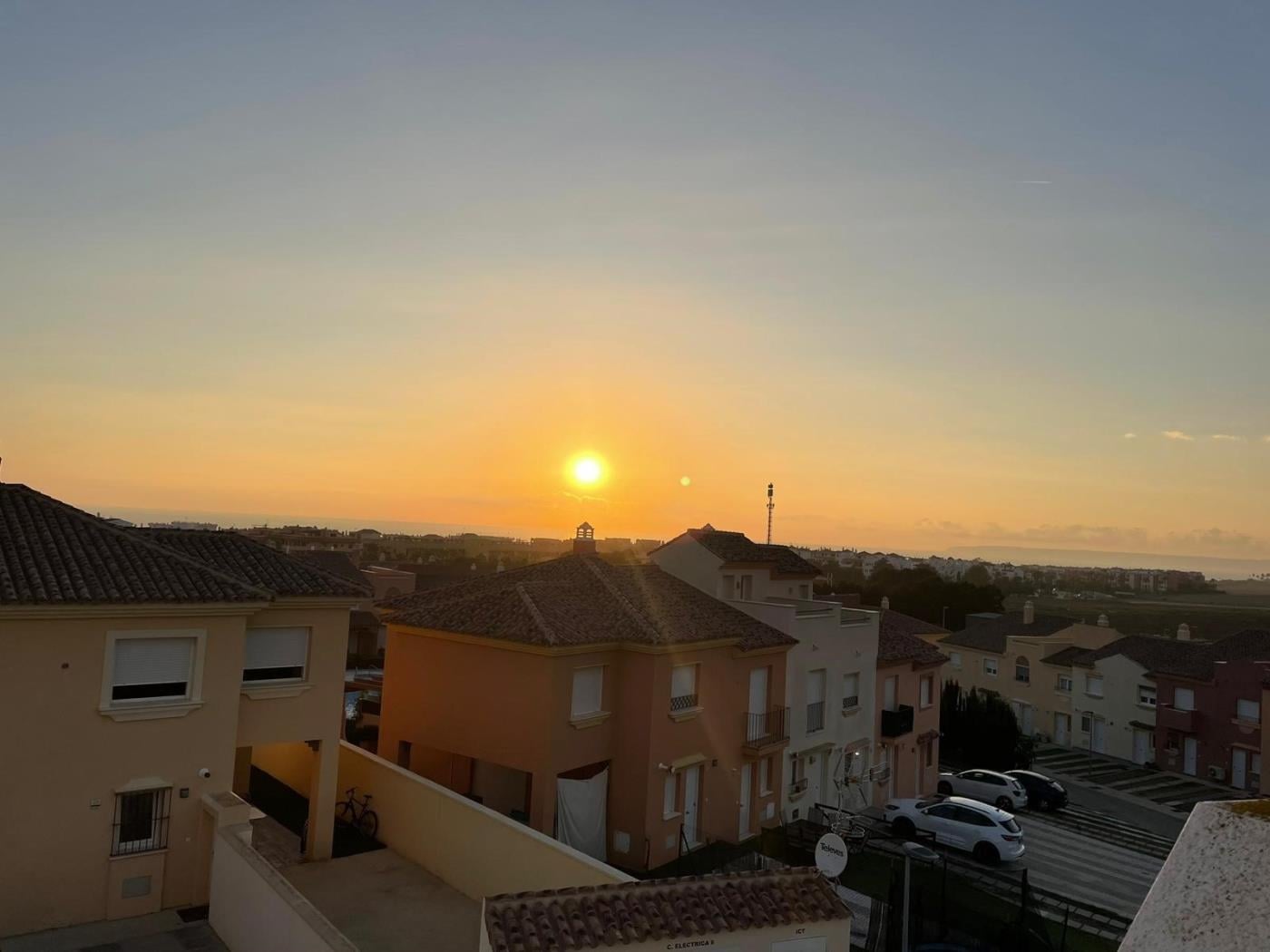 image Estupenda unifamiliar de 3 dorm + 2 baños a estrenar- 6 pax 6