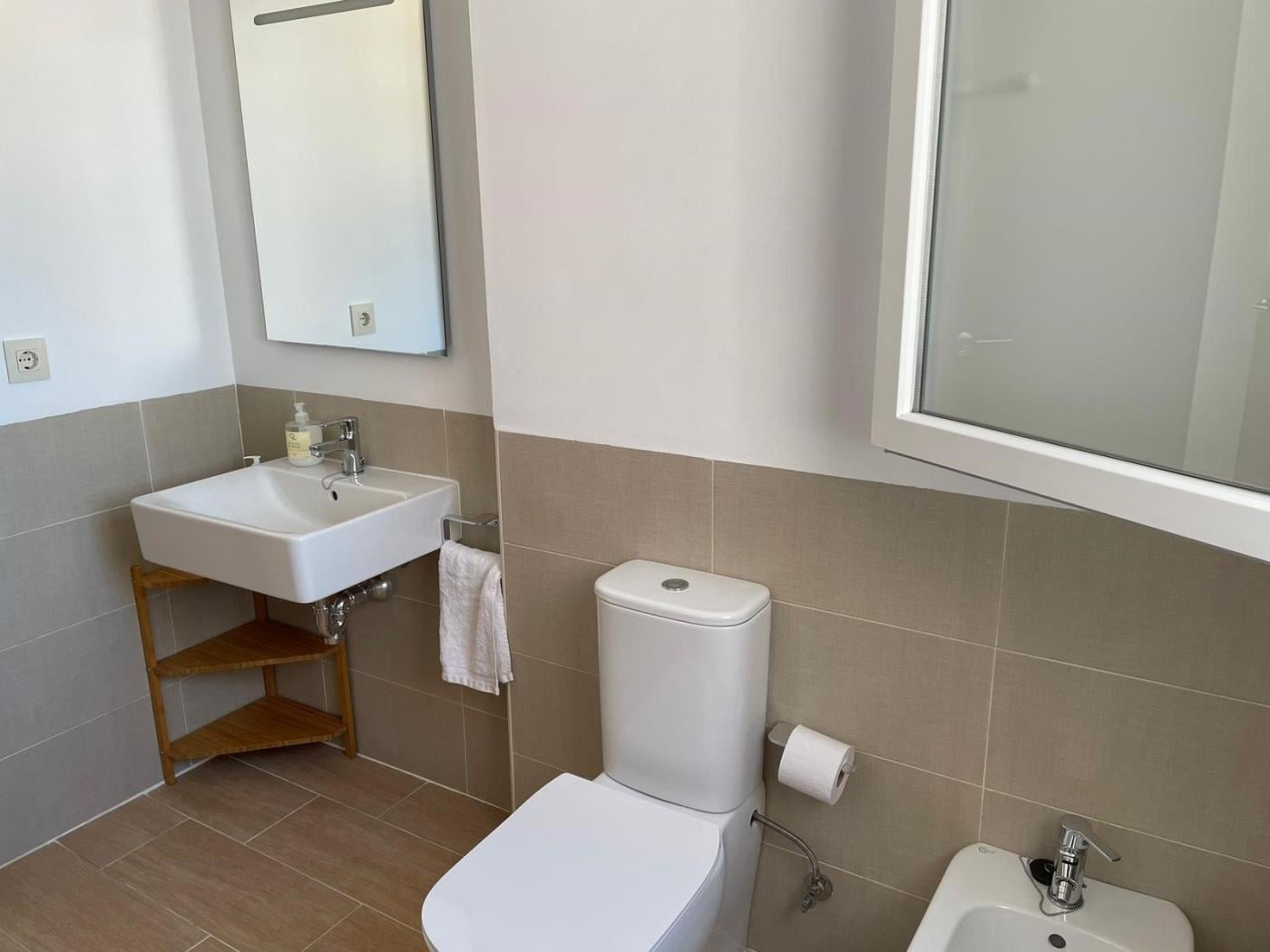image Estupenda unifamiliar de 3 dorm + 2 baños a estrenar- 6 pax 7