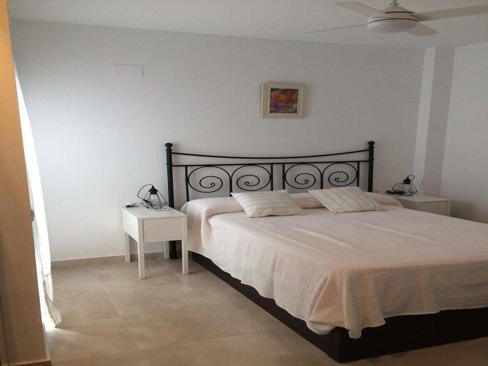 image Apartamento en el pueblo con piscina y garaje 2