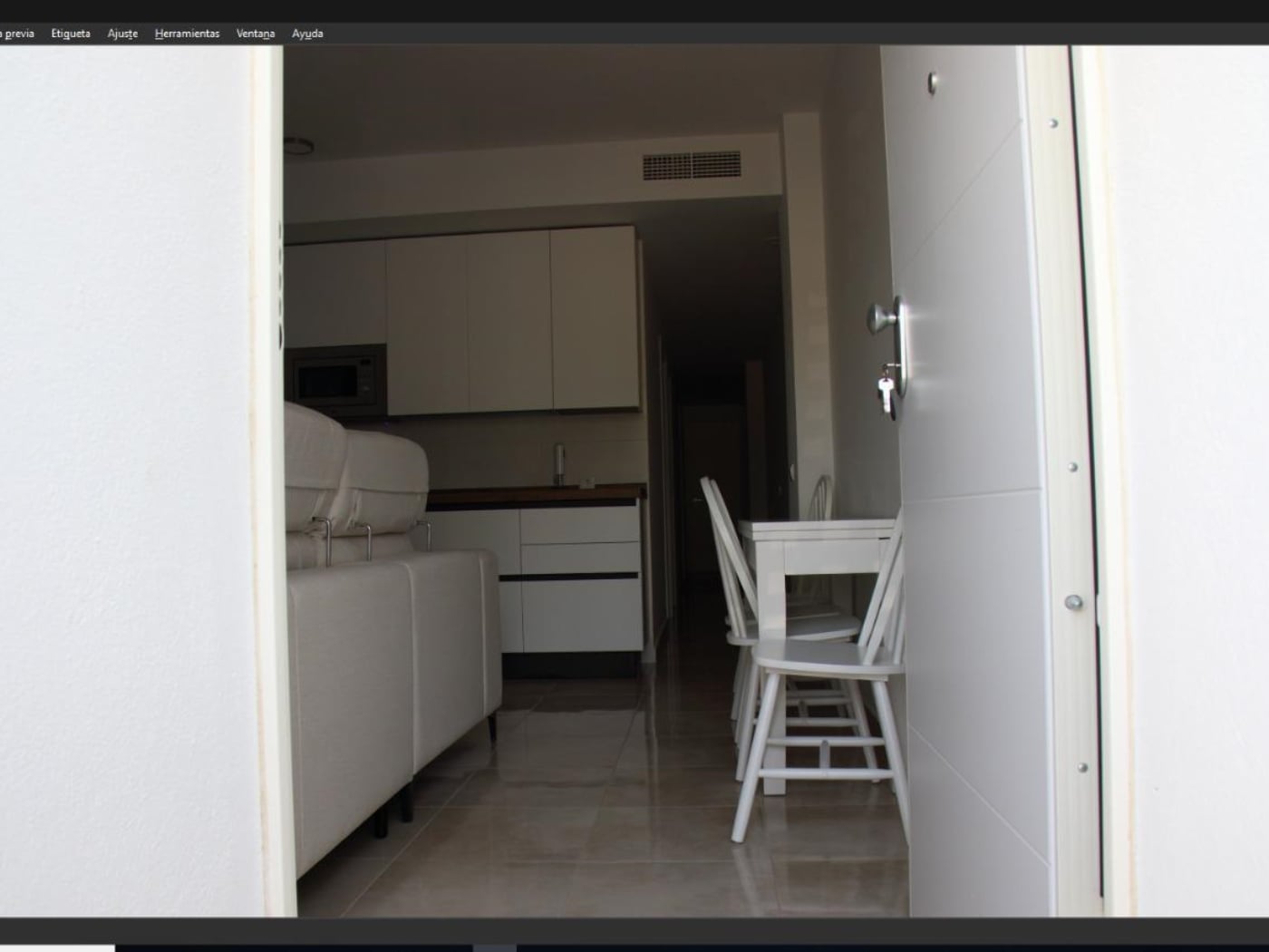 image Apartamento en el pueblo con piscina y garaje 2