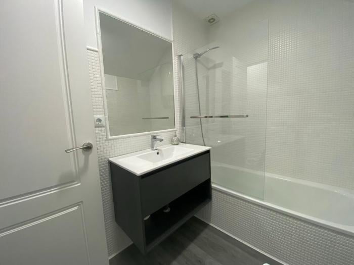 image Newly renovated apartment in the center - 2 bedrooms - 4 P 9