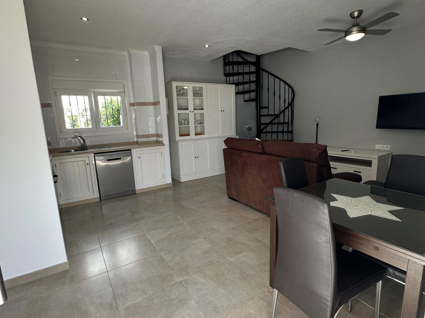 image Apartamento en el pueblo, 1ª línea de playa- 4 Pax - 2