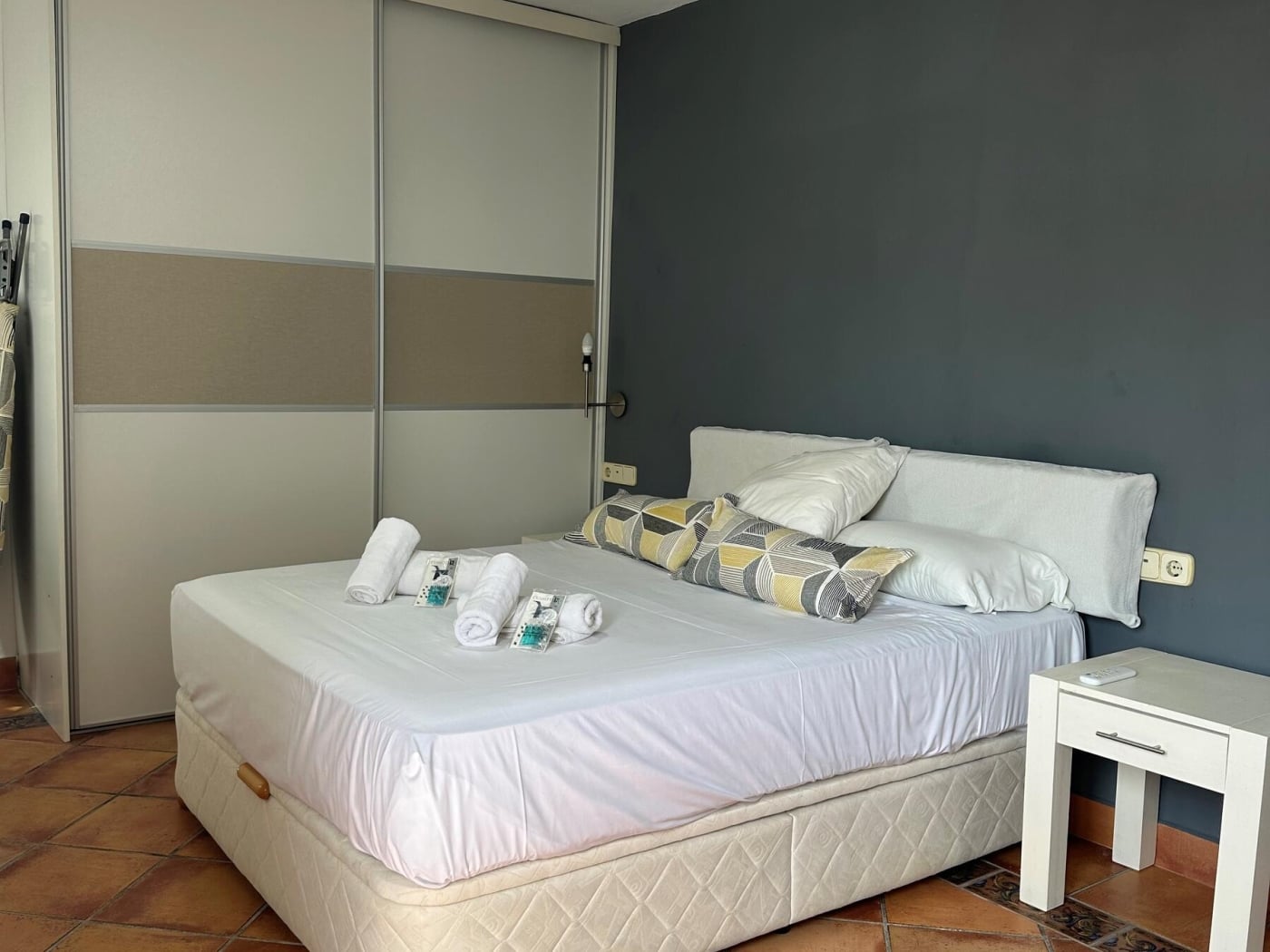 image Apartamento en el pueblo, 1ª línea de playa- 4 Pax - 5