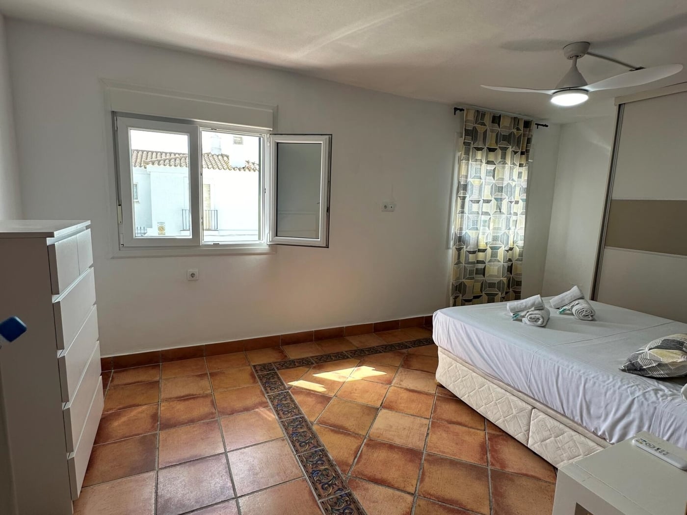 image Apartamento en el pueblo, 1ª línea de playa- 4 Pax - 6