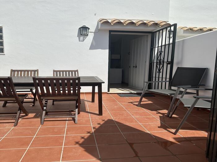 image Apartamento de 1 dormitorio en el pueblo, 1ª línea de playa- 0