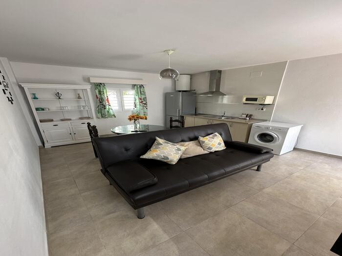 image Apartamento de 1 dormitorio en el pueblo, 1ª línea de playa- 3