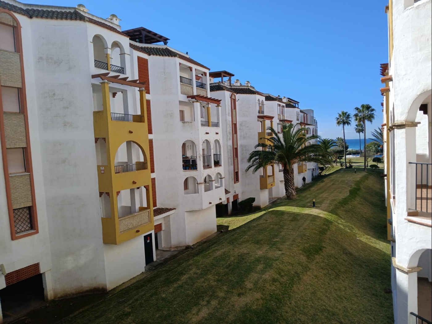 image 2 bedroom + 1 bathroom apartment in Urb. Atlanterra Costa 14