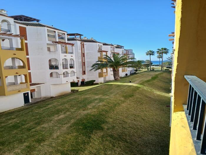 image 2 bedroom + 1 bathroom apartment in Urb. Atlanterra Costa 15