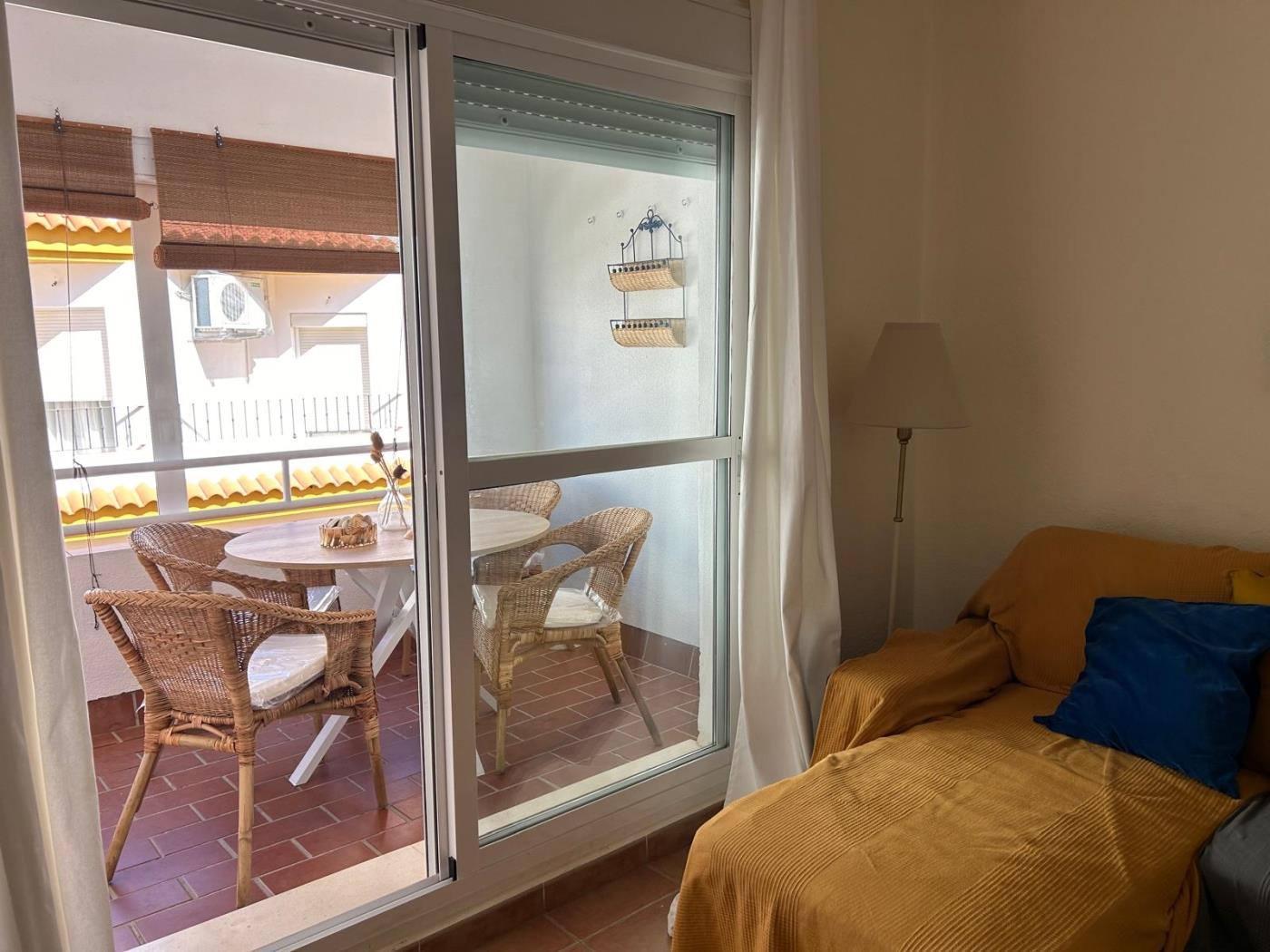 image Apartamento de 1 dormitorio con piscina en el pueblo de Zahara 15