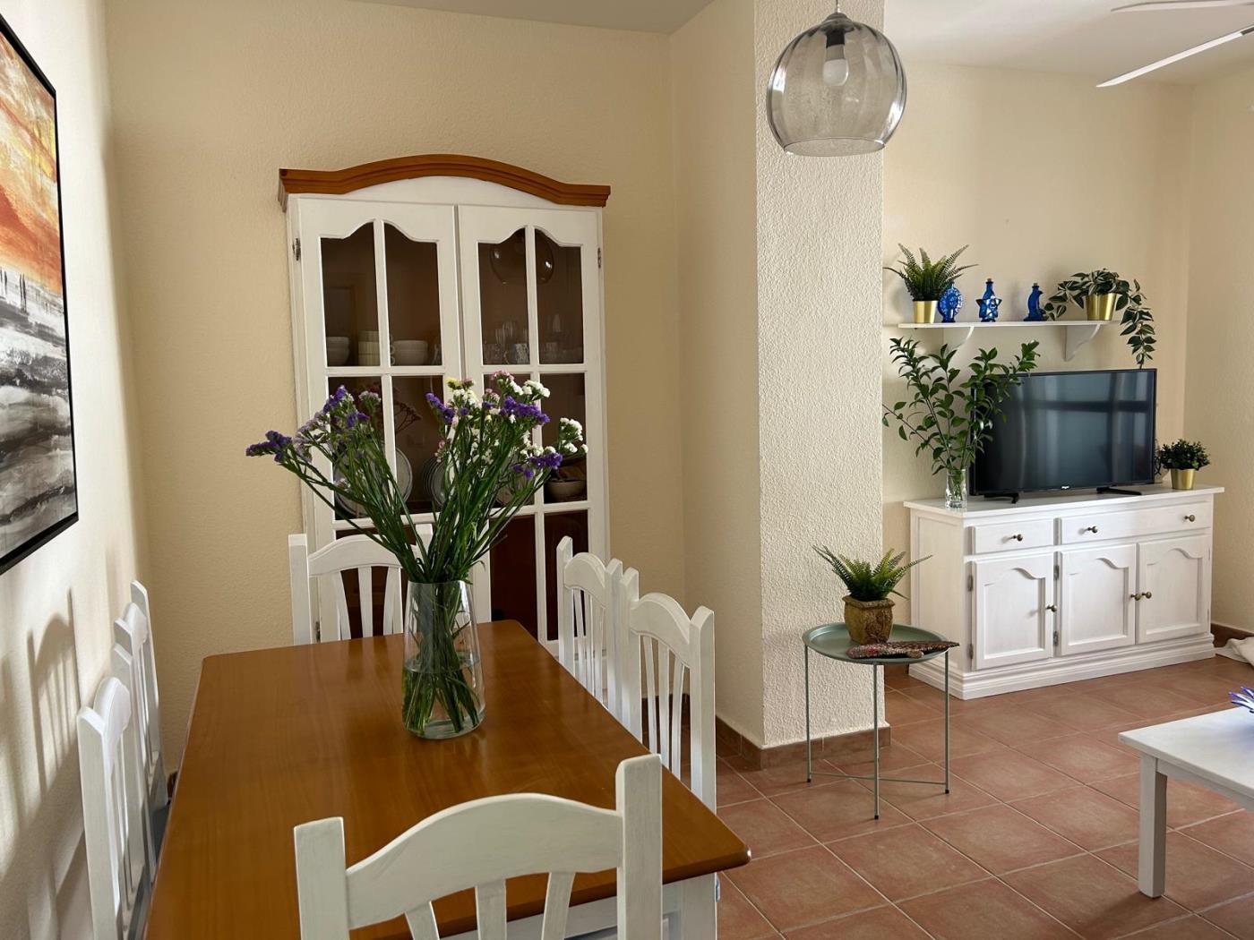 image Apartamento de 1 dormitorio con piscina en el pueblo de Zahara 3