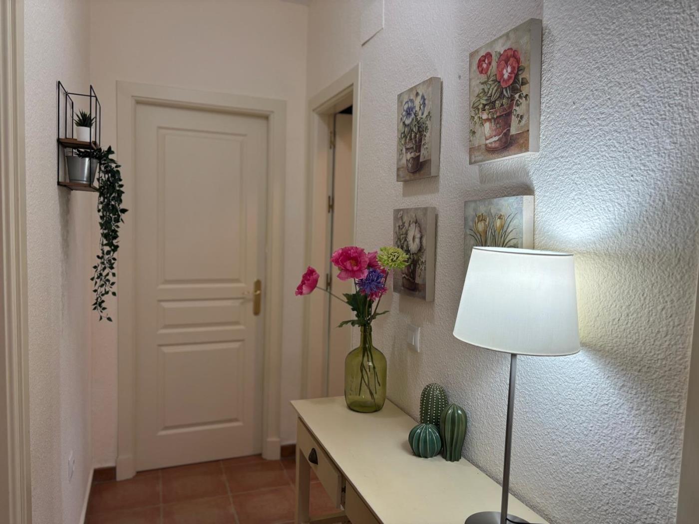 image Apartamento de 1 dormitorio con piscina en el pueblo de Zahara 4