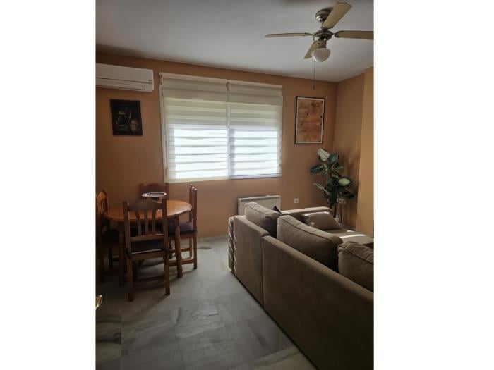 Ático en el pueblo de 2 dormitorios con piscina y garaje-