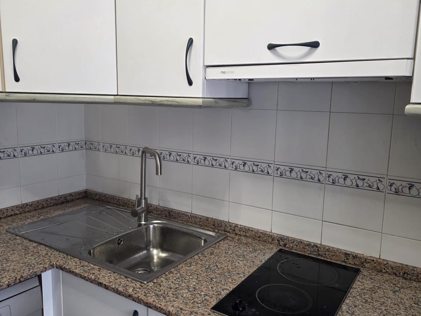 image Ático en el pueblo de 2 dormitorios con piscina y garaje- 9