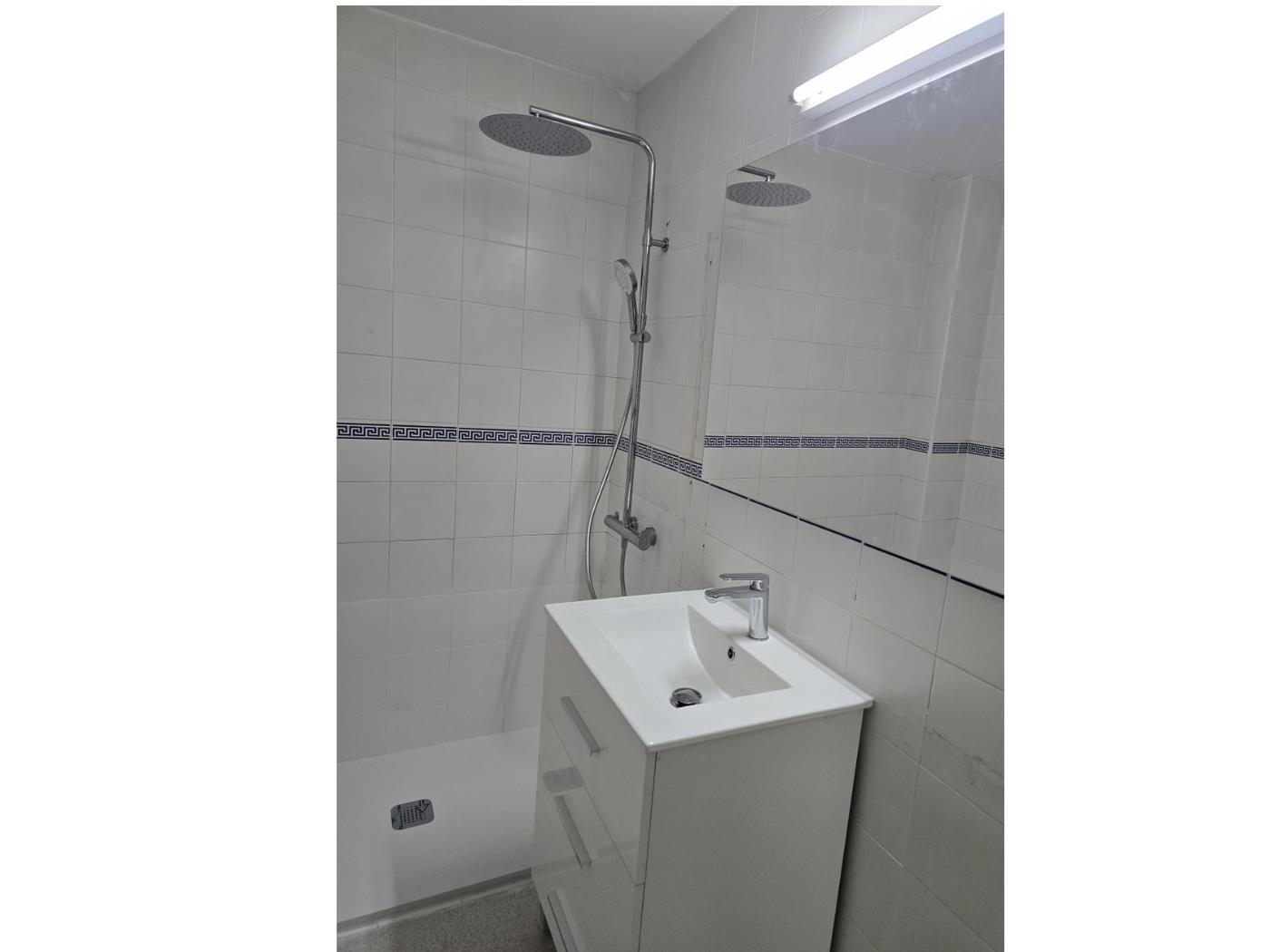 image Ático en el pueblo de 2 dormitorios con piscina y garaje- 11