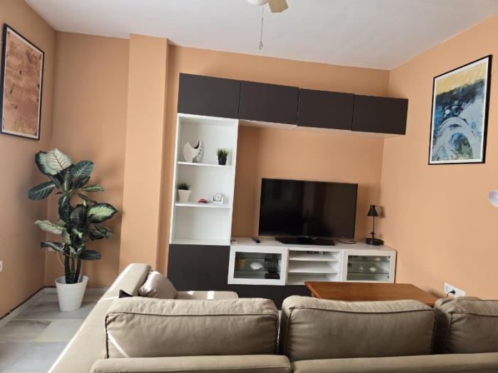 image Ático en el pueblo de 2 dormitorios con piscina y garaje- 1