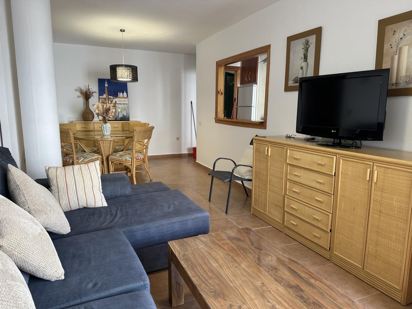 image Apartamento de 2 dormitorios en Urb. Atl. Costa-4 Pax- 1