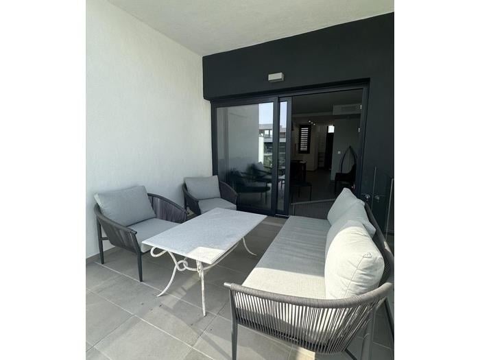 image Apartamento en el pueblo de 3 dormitorios con piscina y garaje 1