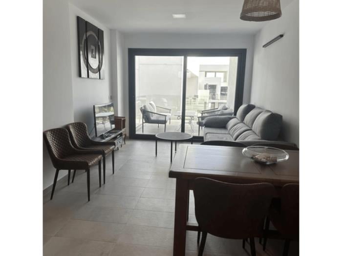 image Apartamento en el pueblo de 3 dormitorios con piscina y garaje 2