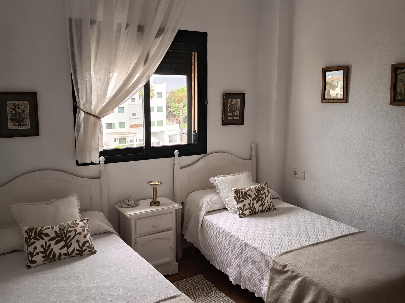 image Bonito ático con vistas directas al mar- Urb. Mar de Plata 12