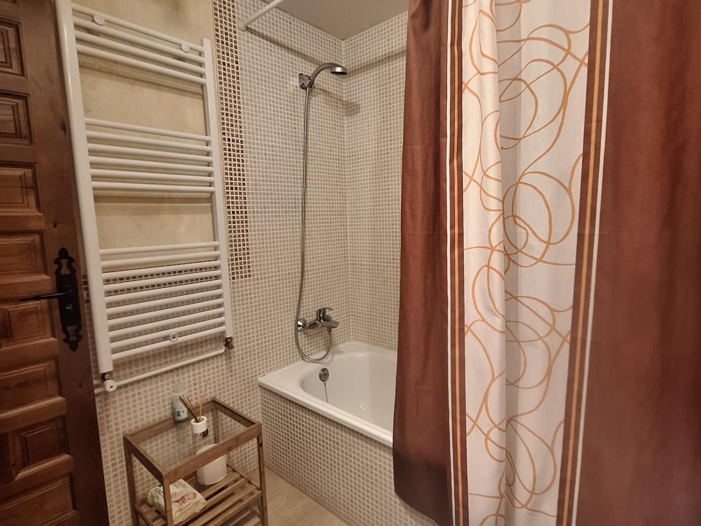 image FANTÁSTICA CASA ADOSADA EN LA TAHONA DE 3 DORMITORIOS + 2 BAÑOS. 17