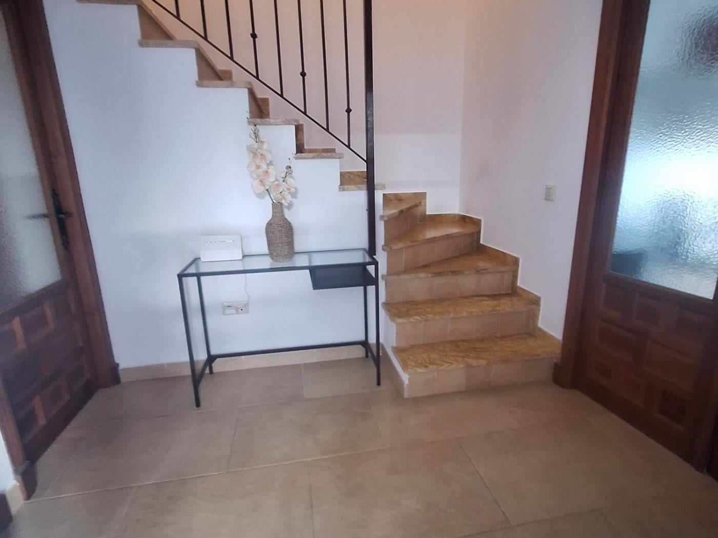 image FANTÁSTICA CASA ADOSADA EN LA TAHONA DE 3 DORMITORIOS + 2 BAÑOS. 21