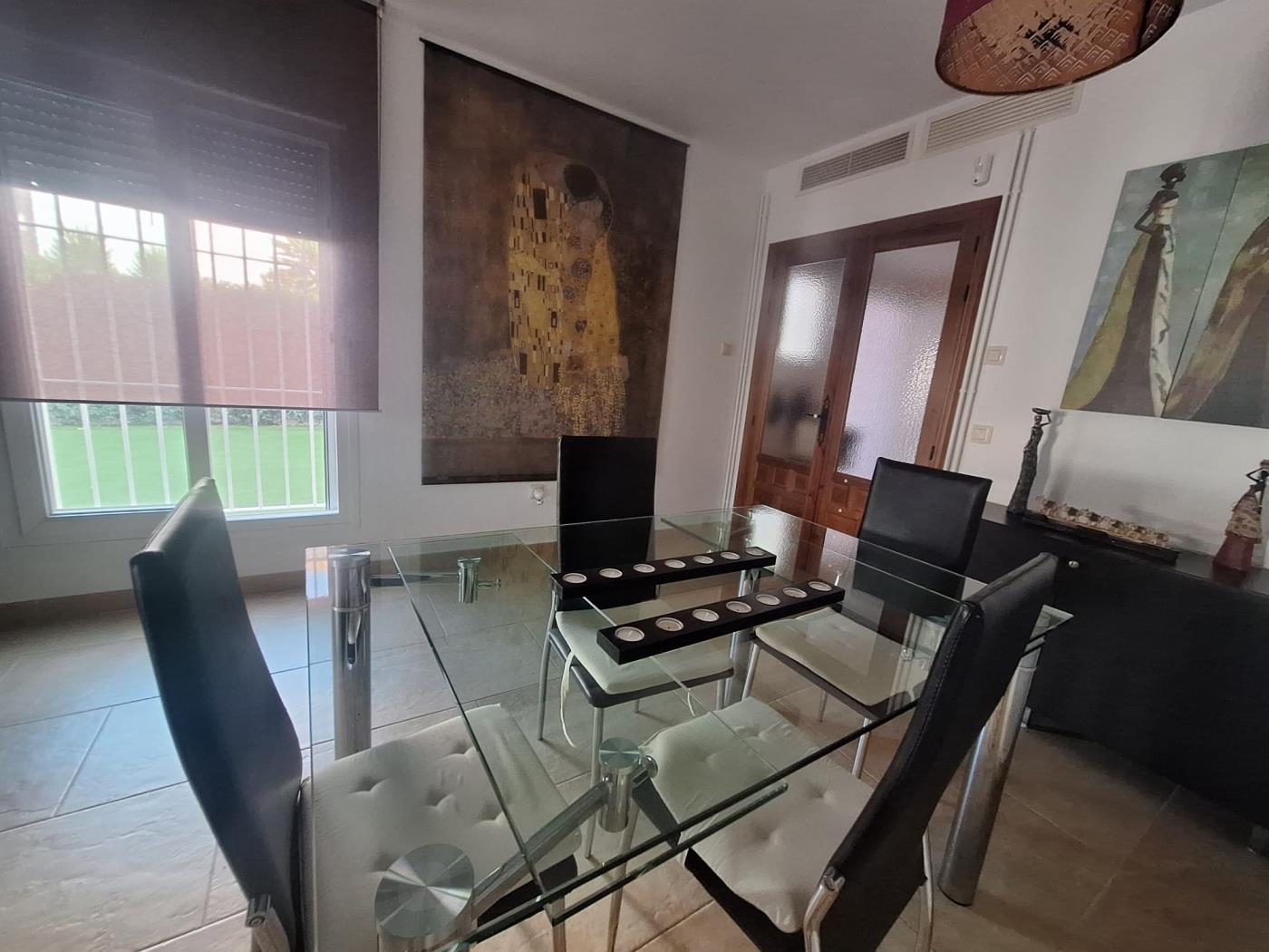 image FANTÁSTICA CASA ADOSADA EN LA TAHONA DE 3 DORMITORIOS + 2 BAÑOS. 31