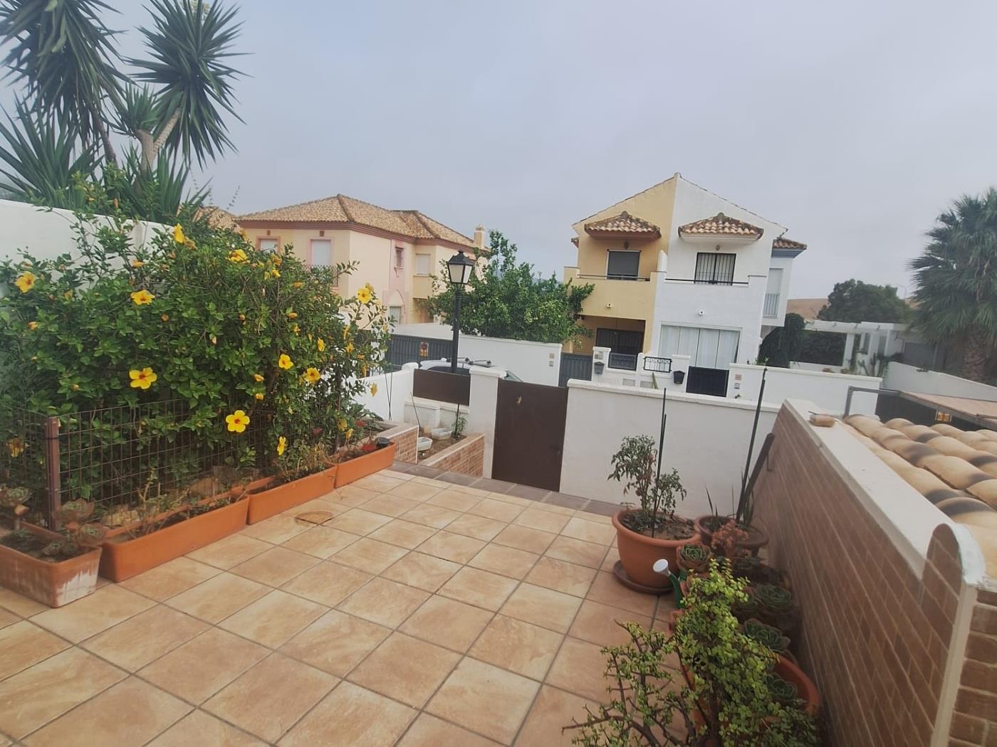 image FANTÁSTICA CASA ADOSADA EN LA TAHONA DE 3 DORMITORIOS + 2 BAÑOS. 44