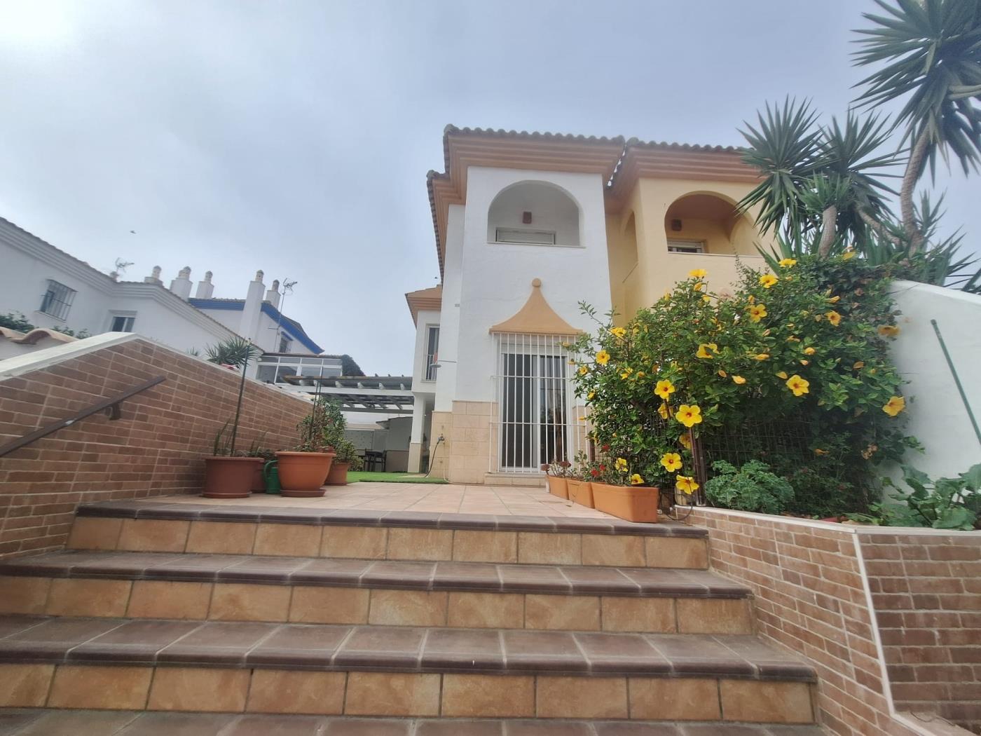 image FANTÁSTICA CASA ADOSADA EN LA TAHONA DE 3 DORMITORIOS + 2 BAÑOS. 45